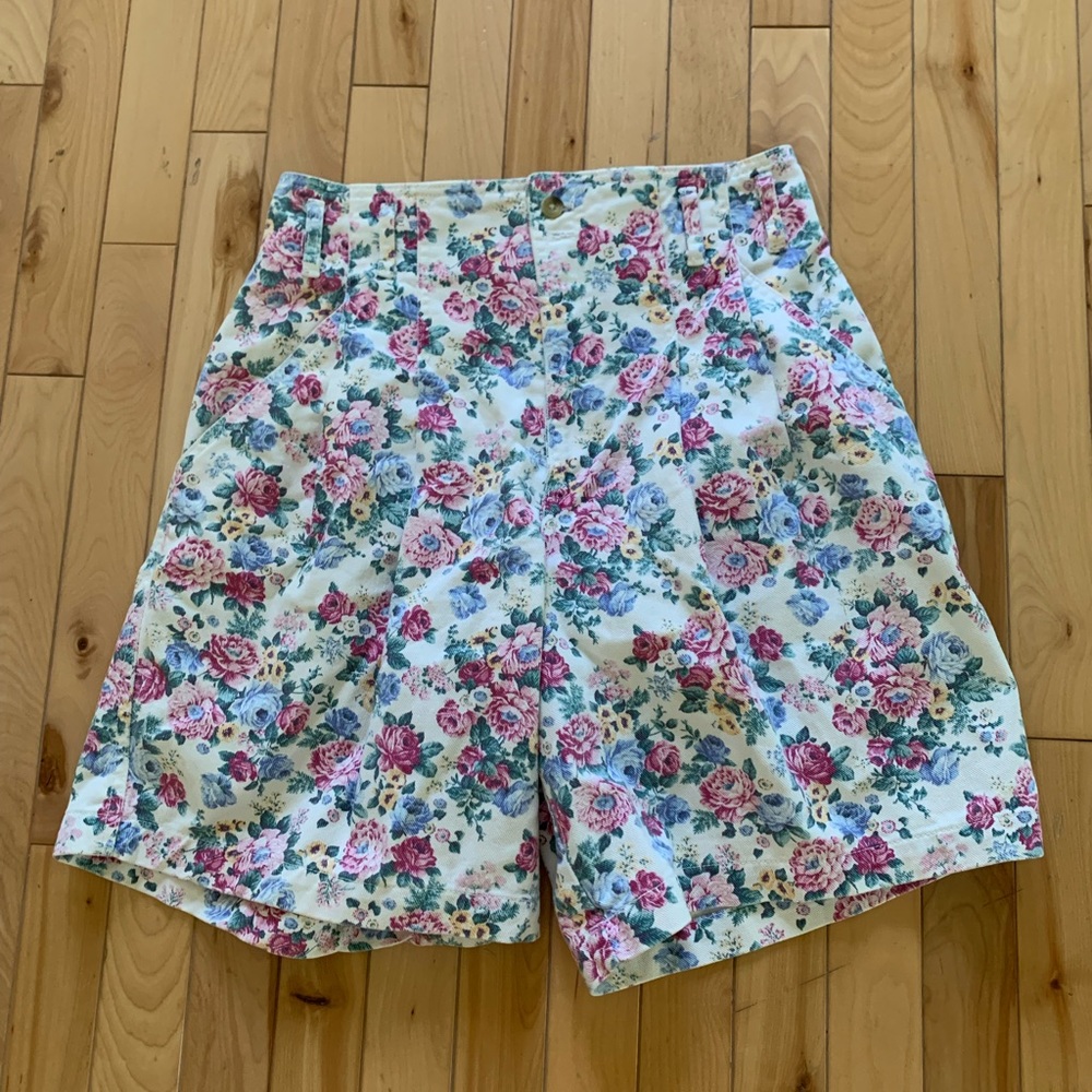 Flower white shorts